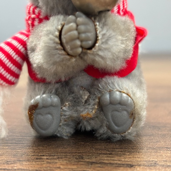 VINTAGE Gray Christmas MOUSE CLIP ON HUGGER Gripper Toy Pencil Santa Plush 1980s - Picture 9 of 10